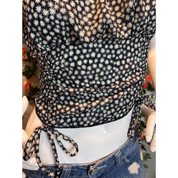 Heart Hips Floral Ruched Cropped smocked back Top Black  Size L RefFNB - Picture 9 of 9